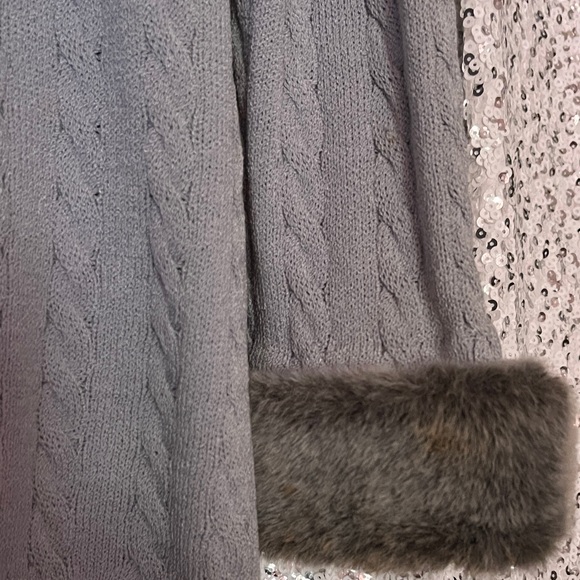 St. John Collection by Marie Gray Grey Knit Top size 12 - Picture 4 of 7